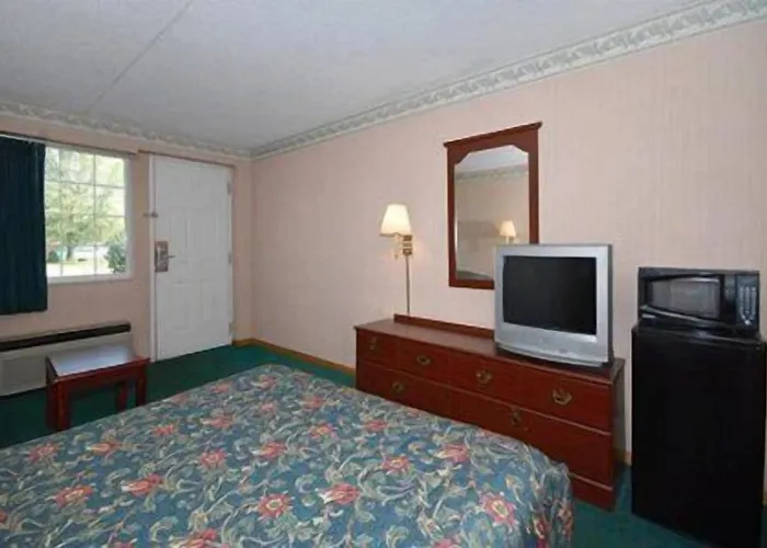 Econo Hotel 2*